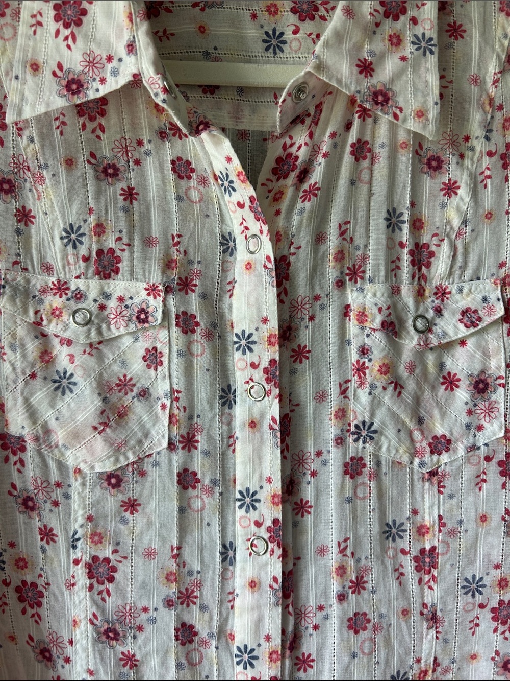 Maurices White Cotton Floral Snap-Up Blouse with Pink and Blue Flowers, Size XL - Picture 3 of 7